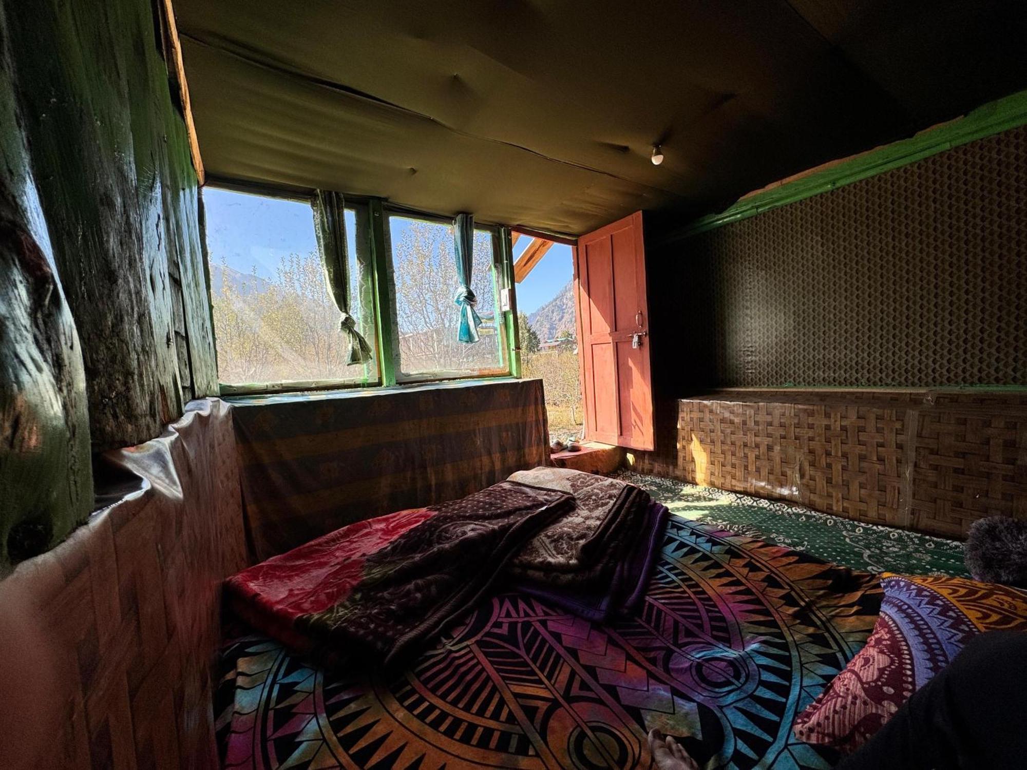 Hippy Hyde Kalga Hotel Kalgha Екстериор снимка