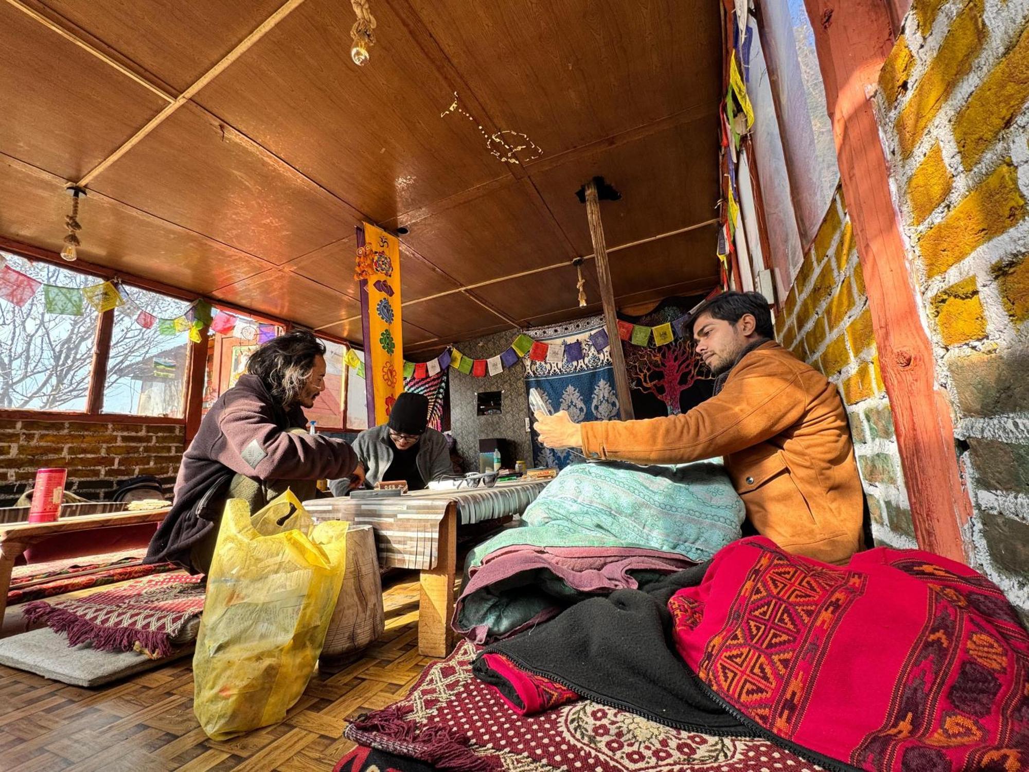 Hippy Hyde Kalga Hotel Kalgha Екстериор снимка