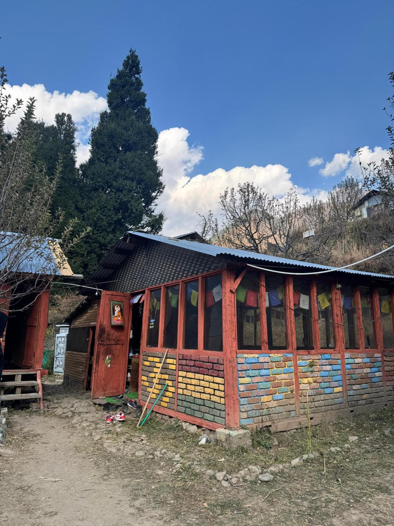 Hippy Hyde Kalga Hotel Kalgha Екстериор снимка