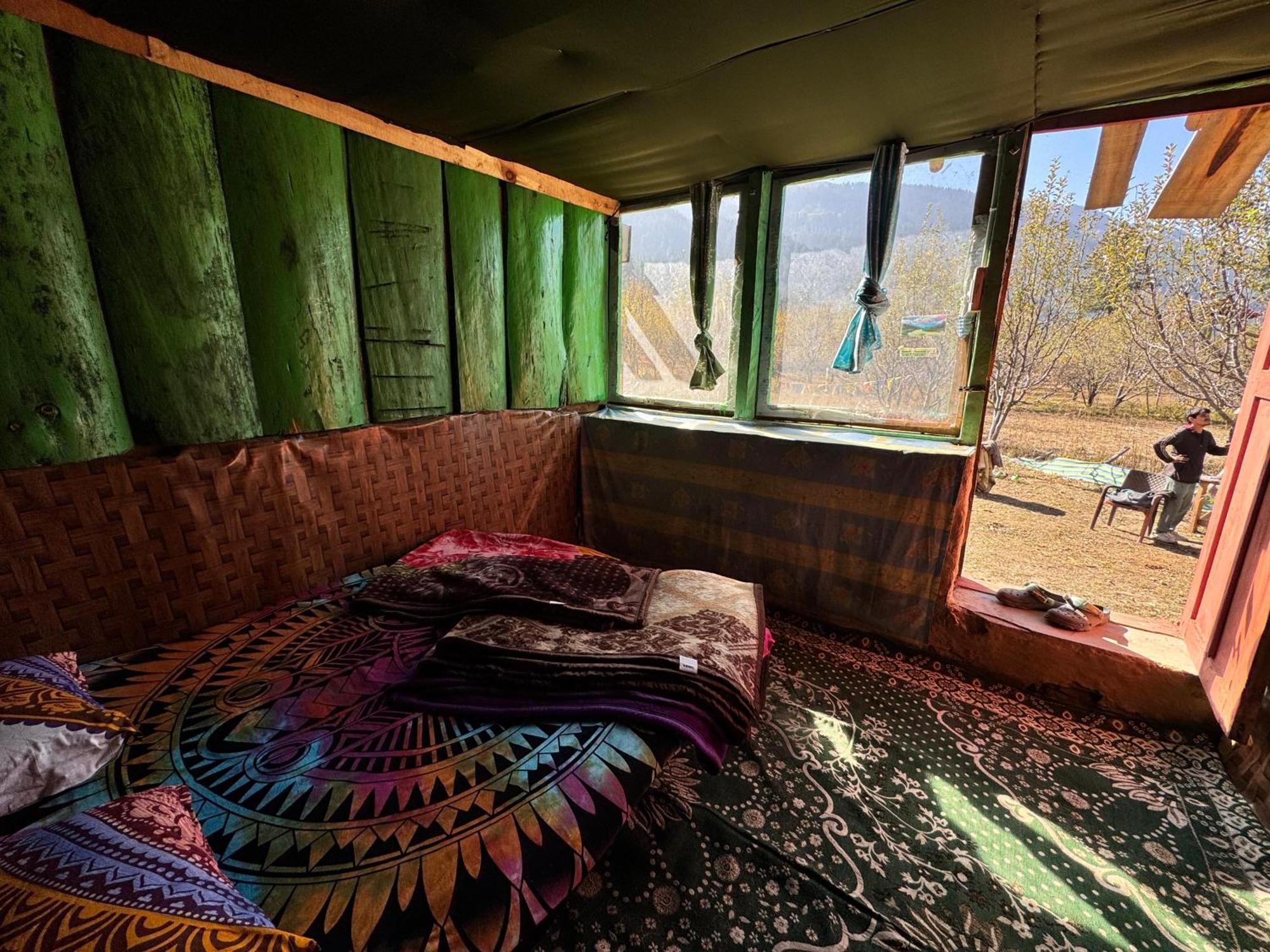 Hippy Hyde Kalga Hotel Kalgha Екстериор снимка