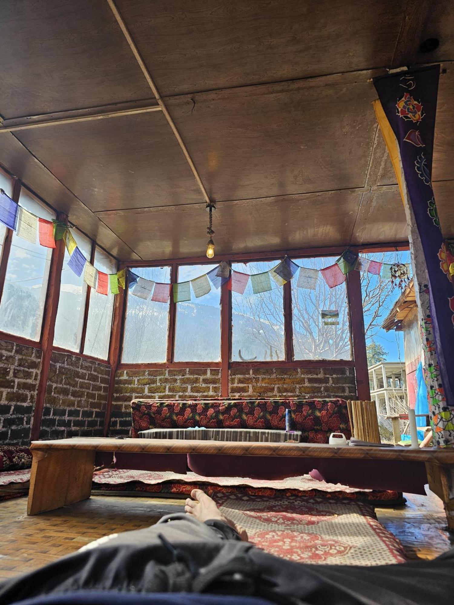 Hippy Hyde Kalga Hotel Kalgha Екстериор снимка